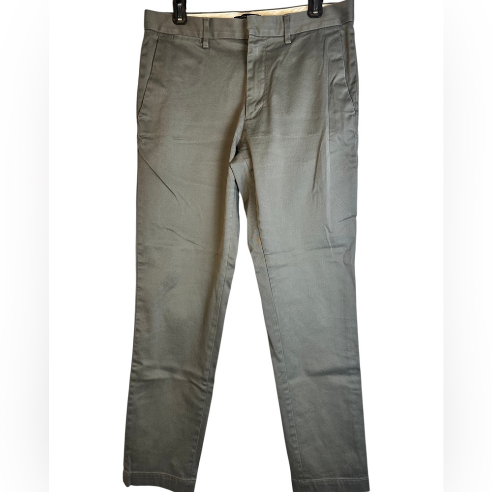 Banana Republic Men’s Gray Chino Pants — 31×32, Flat‑Front, Slim / Tapered Fit